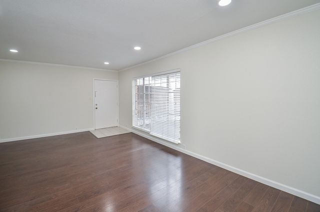 2121 Fountain View Drive 50, Houston, TX 77057