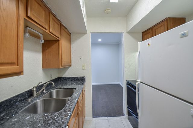 2121 Fountain View Drive 50, Houston, TX 77057