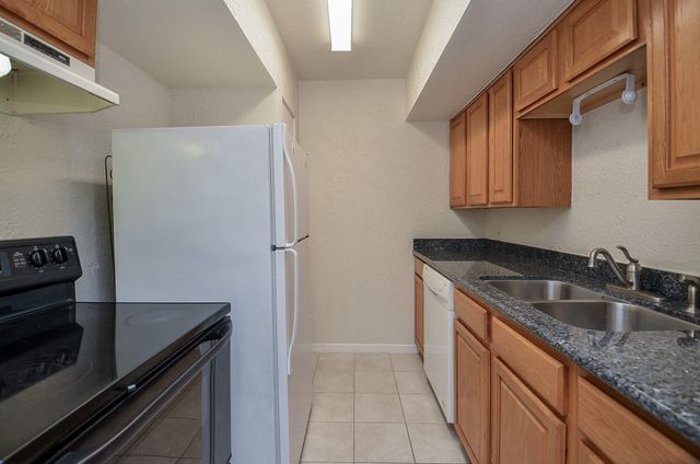 2121 Fountain View Drive 50, Houston, TX 77057