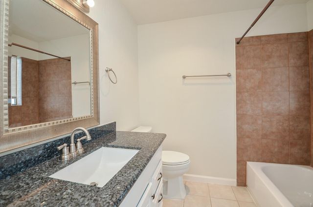 2121 Fountain View Drive 50, Houston, TX 77057