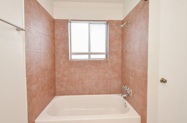 2121 Fountain View Drive 50, Houston, TX 77057
