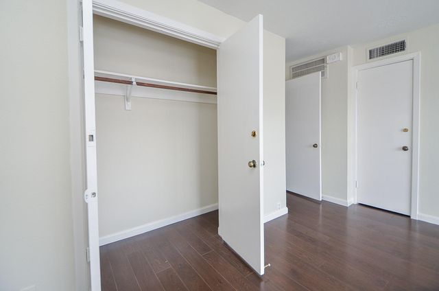 2121 Fountain View Drive 50, Houston, TX 77057