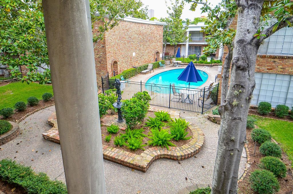 2121 Fountain View Drive 50, Houston, TX 77057