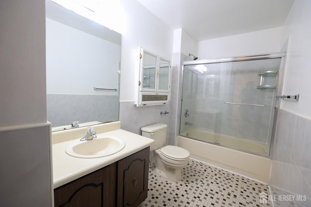 3 Jefferson Drive, Spotswood, NJ 08884