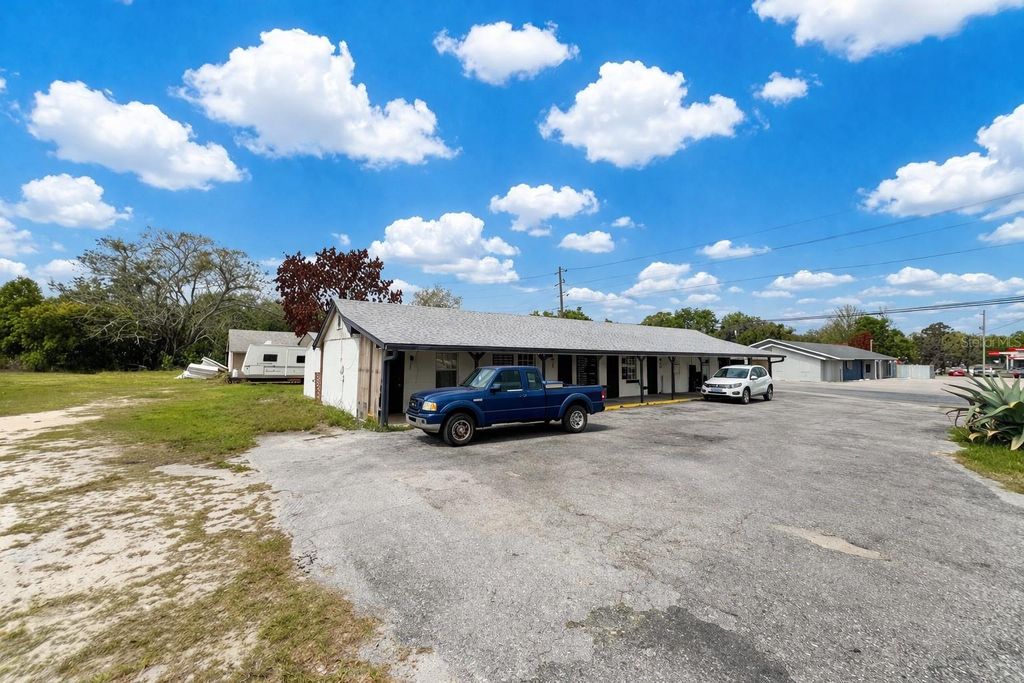Image 1 of property listing at 617 E MYERS BOULEVARD, Mascotte, FL 34753