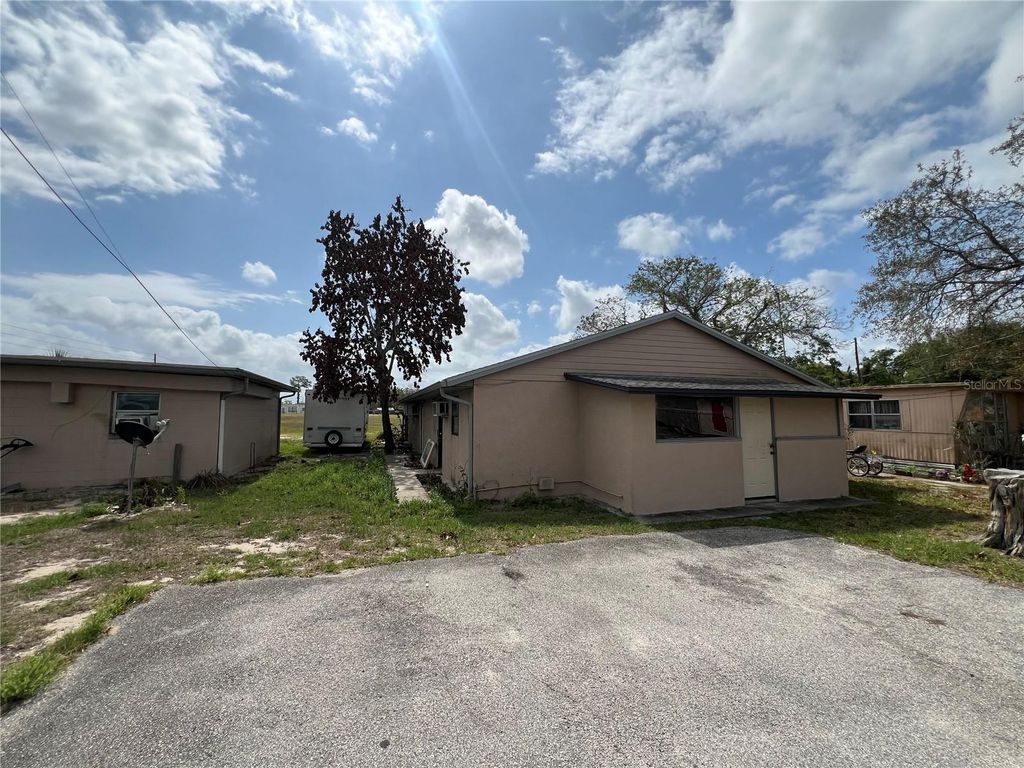 Image 3 of property listing at 617 E MYERS BOULEVARD, Mascotte, FL 34753