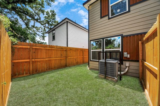 7611 Shotwell A B, Houston, TX 77016
