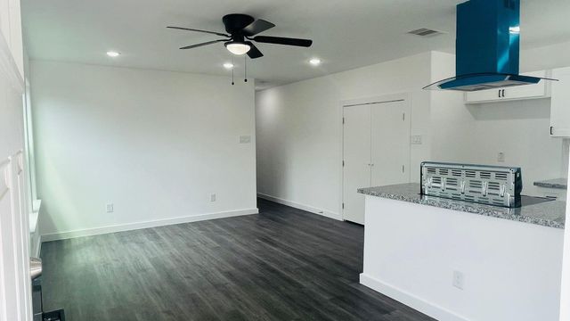 7611 Shotwell A B, Houston, TX 77016