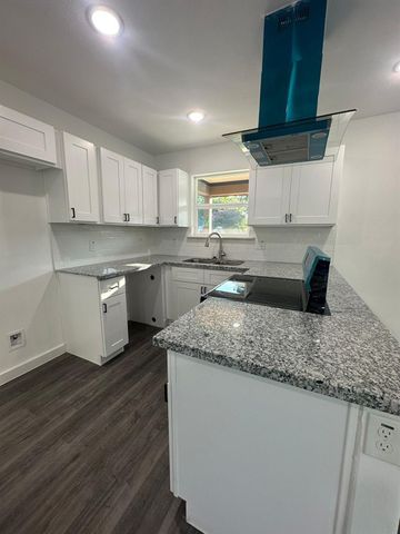 7611 Shotwell A B, Houston, TX 77016