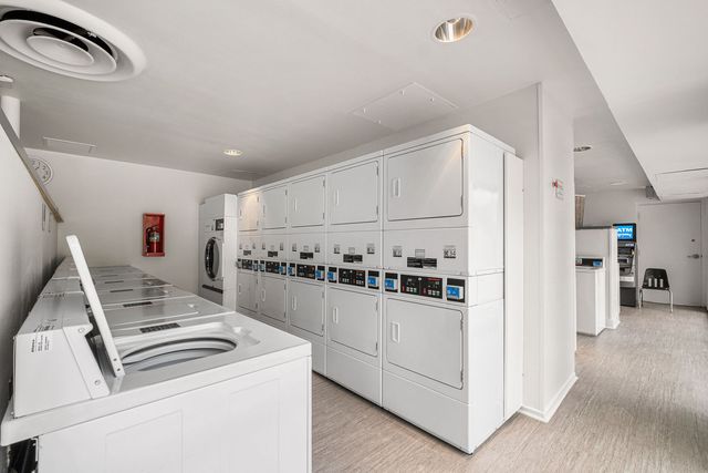 4343 N Clarendon Avenue 817, Chicago, IL 60613