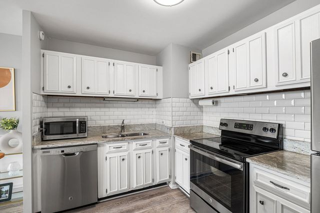 4343 N Clarendon Avenue 817, Chicago, IL 60613
