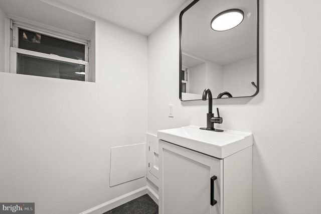 4428 SHERWOOD RD, Philadelphia, PA 19131
