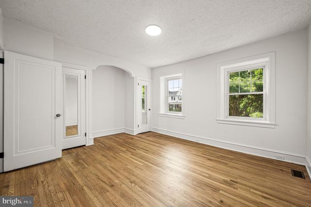 4428 SHERWOOD RD, Philadelphia, PA 19131