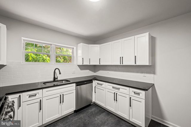 4428 SHERWOOD RD, Philadelphia, PA 19131