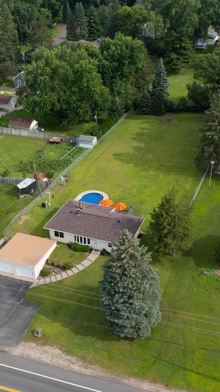 1883 County Road C E, Maplewood, MN 55109