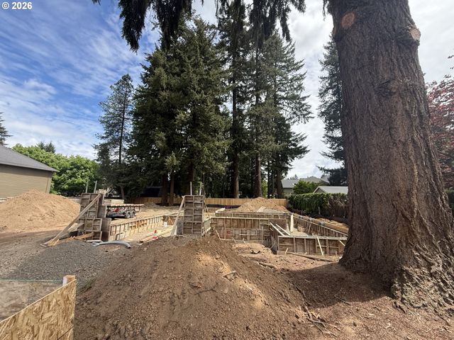 2077 Ostman Rd, West Linn, OR 97068