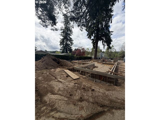2077 Ostman Rd, West Linn, OR 97068