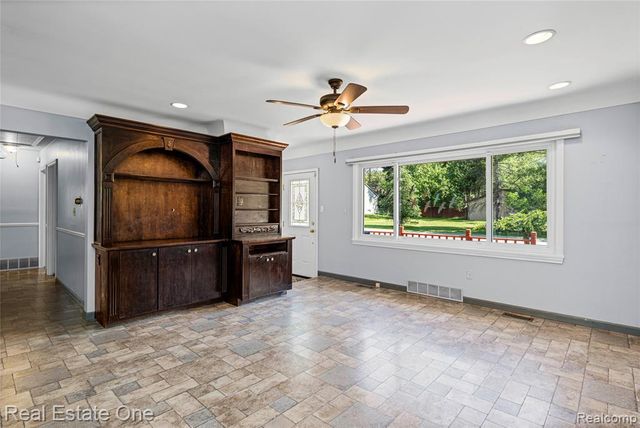 6740 Brockhurst Boulevard, West Bloomfield, MI 48322