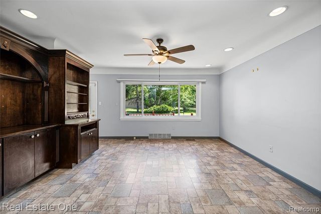 6740 Brockhurst Boulevard, West Bloomfield, MI 48322