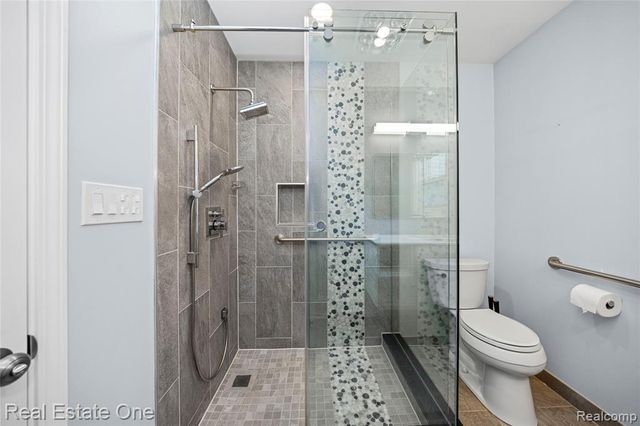 6740 Brockhurst Boulevard, West Bloomfield, MI 48322