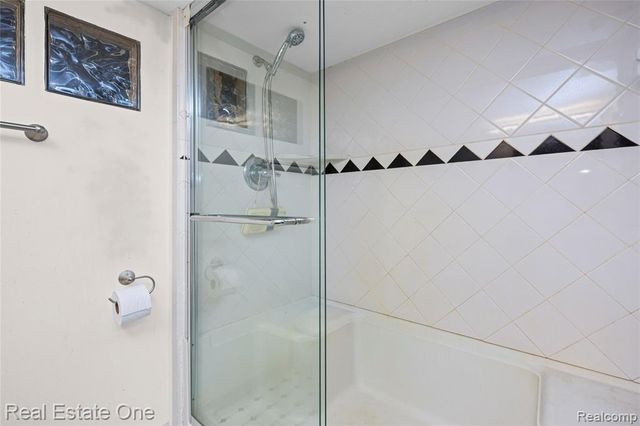 6740 Brockhurst Boulevard, West Bloomfield, MI 48322