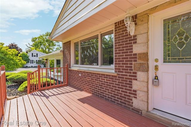 6740 Brockhurst Boulevard, West Bloomfield, MI 48322