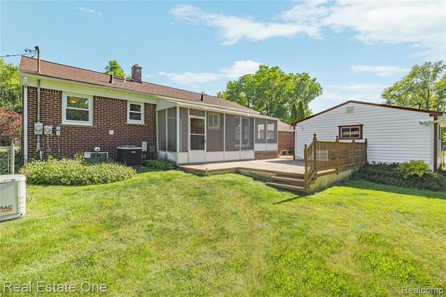 6740 Brockhurst Boulevard, West Bloomfield, MI 48322
