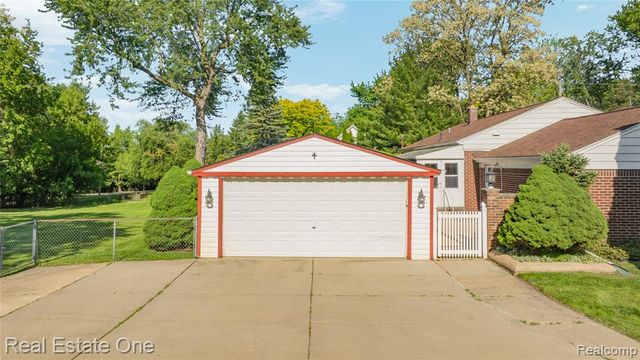 6740 Brockhurst Boulevard, West Bloomfield, MI 48322