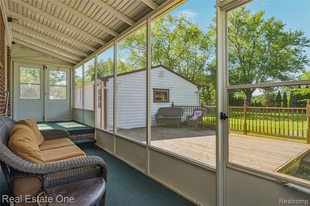 6740 Brockhurst Boulevard, West Bloomfield, MI 48322