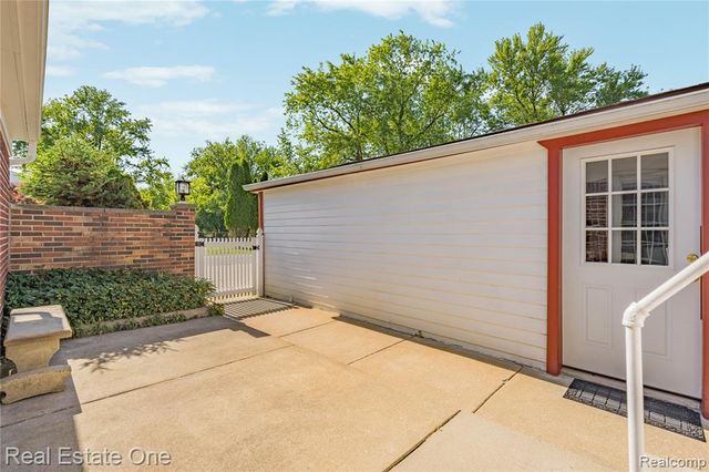 6740 Brockhurst Boulevard, West Bloomfield, MI 48322