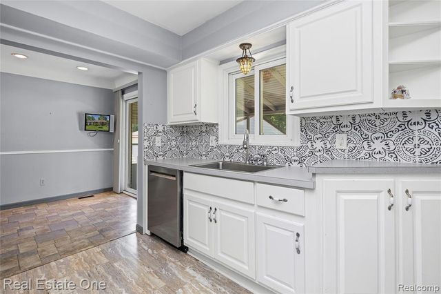 6740 Brockhurst Boulevard, West Bloomfield, MI 48322