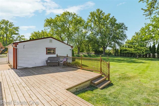 6740 Brockhurst Boulevard, West Bloomfield, MI 48322