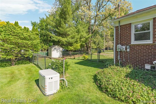 6740 Brockhurst Boulevard, West Bloomfield, MI 48322