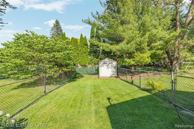 6740 Brockhurst Boulevard, West Bloomfield, MI 48322