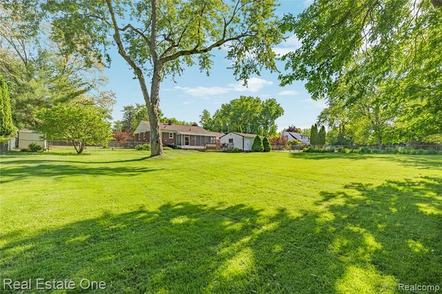 6740 Brockhurst Boulevard, West Bloomfield, MI 48322