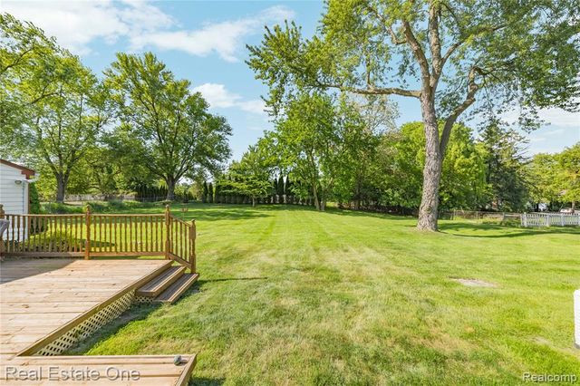 6740 Brockhurst Boulevard, West Bloomfield, MI 48322