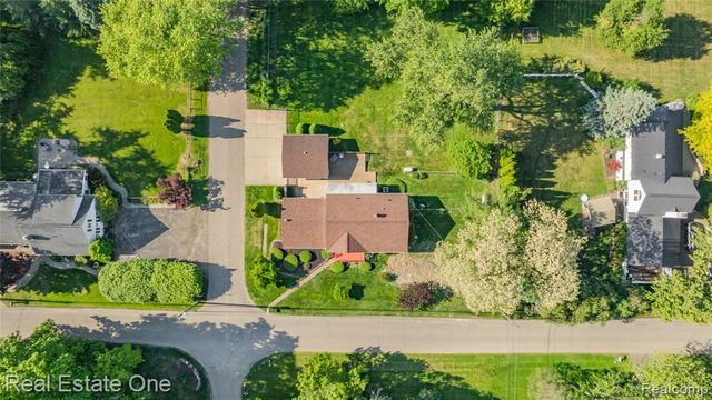 6740 Brockhurst Boulevard, West Bloomfield, MI 48322