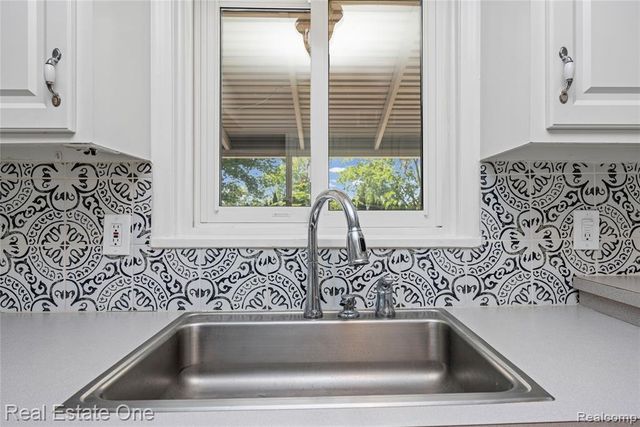 6740 Brockhurst Boulevard, West Bloomfield, MI 48322