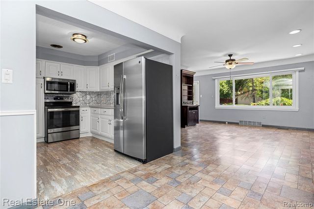 6740 Brockhurst Boulevard, West Bloomfield, MI 48322