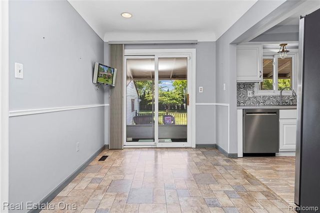 6740 Brockhurst Boulevard, West Bloomfield, MI 48322