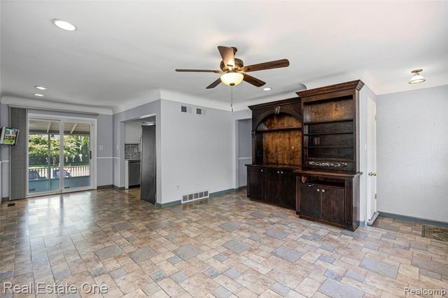 6740 Brockhurst Boulevard, West Bloomfield, MI 48322