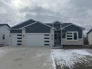 1070 Harrington Way, Waukee, IA 50263