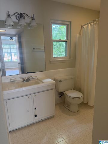 2041 Montreat Pkwy Apt D, Vestavia Hills, AL 35216