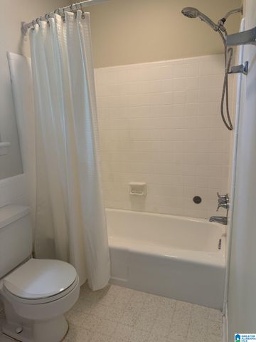 2041 Montreat Pkwy Apt D, Vestavia Hills, AL 35216