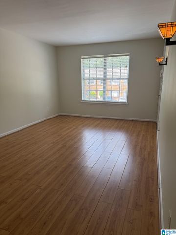2041 Montreat Pkwy Apt D, Vestavia Hills, AL 35216