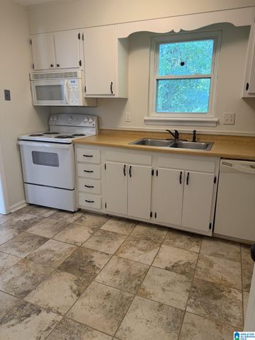 2041 Montreat Pkwy Apt D, Vestavia Hills, AL 35216