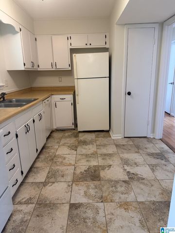2041 Montreat Pkwy Apt D, Vestavia Hills, AL 35216