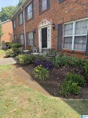 2041 Montreat Pkwy Apt D, Vestavia Hills, AL 35216