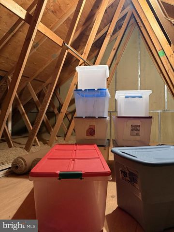 27 CHARLEMONT CT, Reading, PA 19607