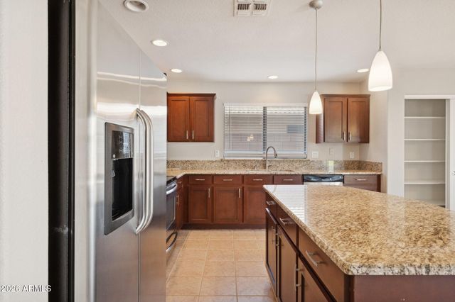 8630 W MARCONI Avenue, Peoria, AZ 85382